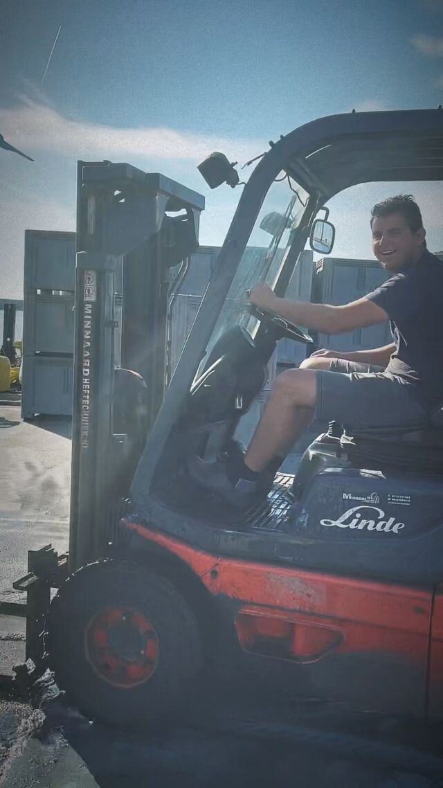 We verwerken weer bodemmosselen! 🤤
Het team van Neeltje Jans staat voor u klaar.
De beste mosselen bestellen? Even bellen en we wijzen u de weg naar onze Zeker Zeeuwse bodemmosselen! 
Mailen kan ook! sales@neeltjejansmosselen.nl